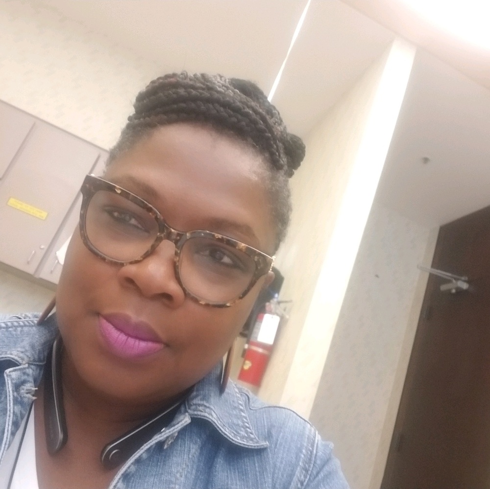 Meet your Posher, Angela